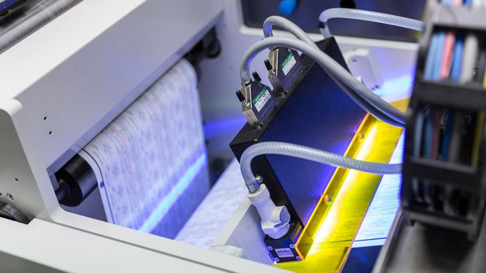 Maschinen- und Anlagenführer (m/w/d) für die Endkonfektion und digitale Weiterverarbeitung 