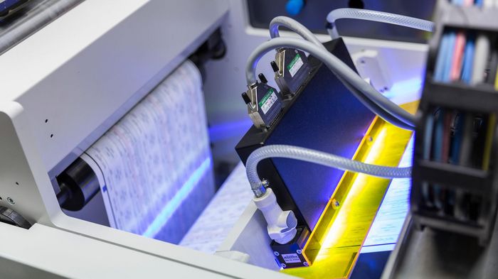 Maschinen- und Anlagenführer (m/w/d) für die Endkonfektion und digitale Weiterverarbeitung 